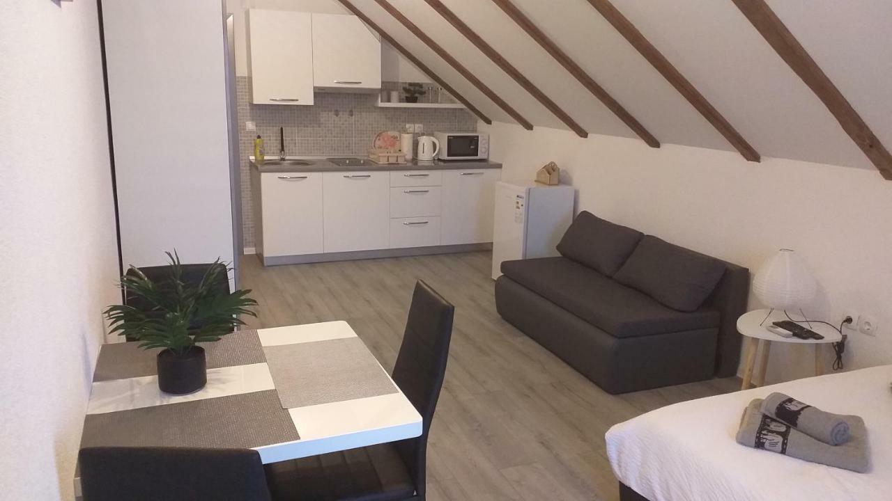Studio Apartmani Patricia スモーヤナク エクステリア 写真